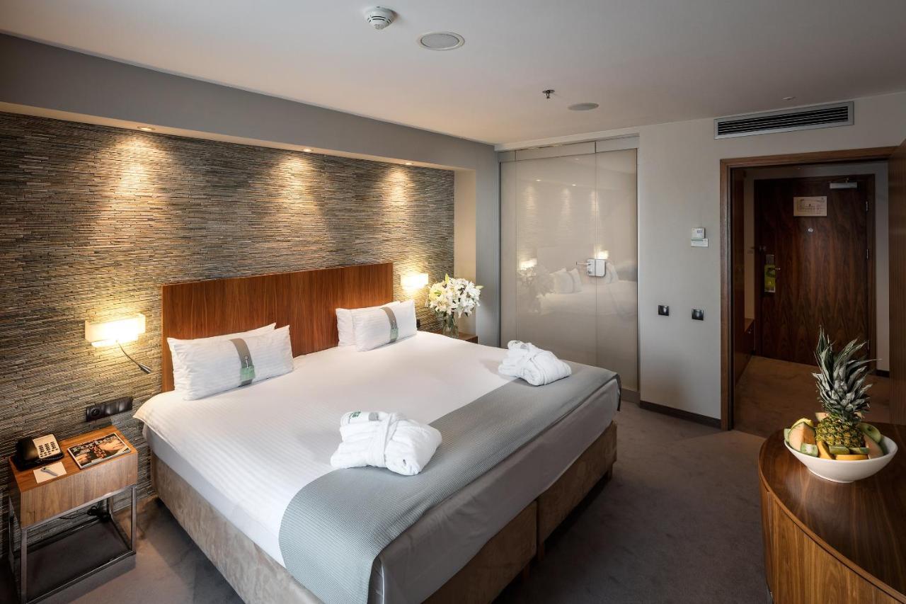Hotel By Ihg