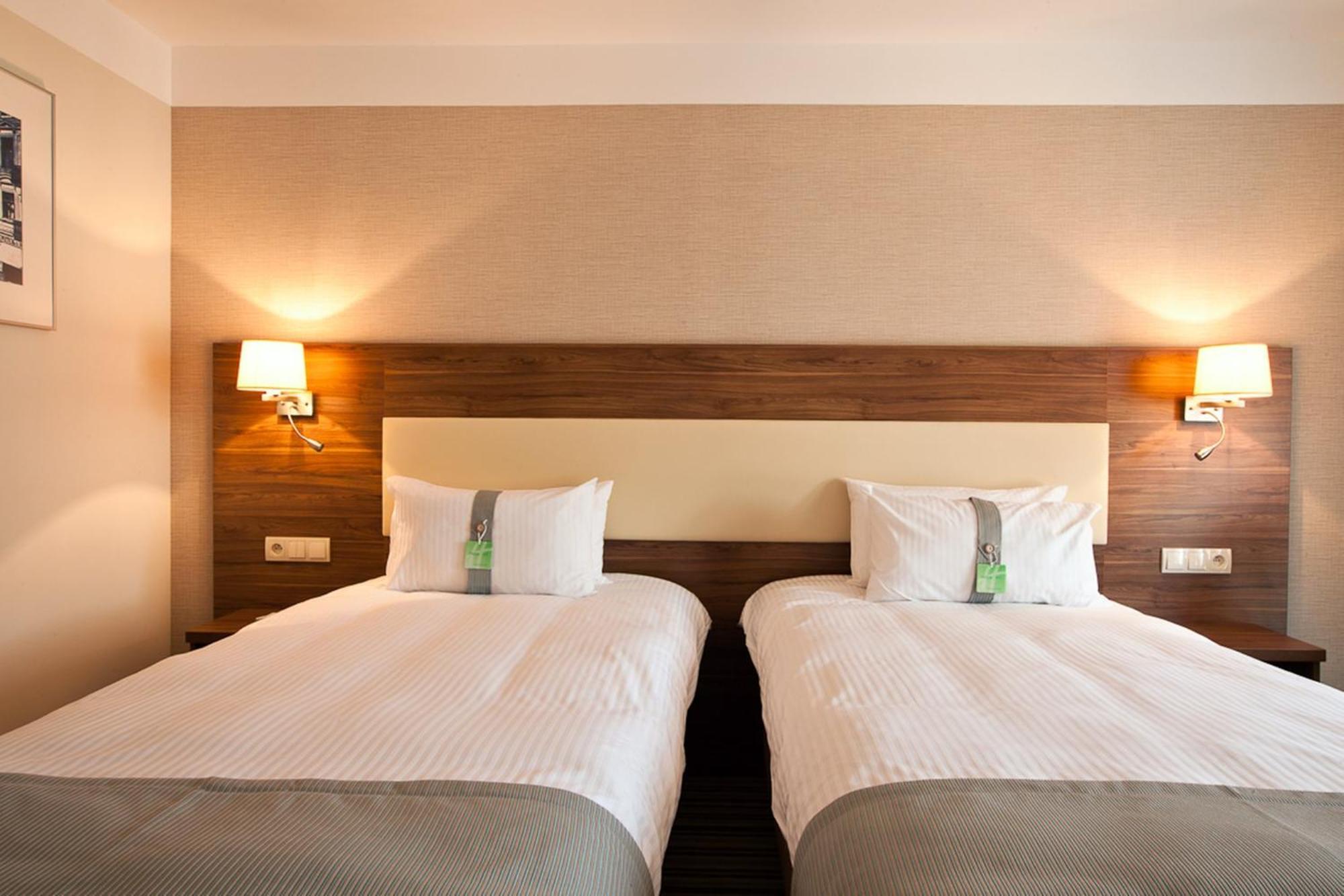 By Ihg 4*