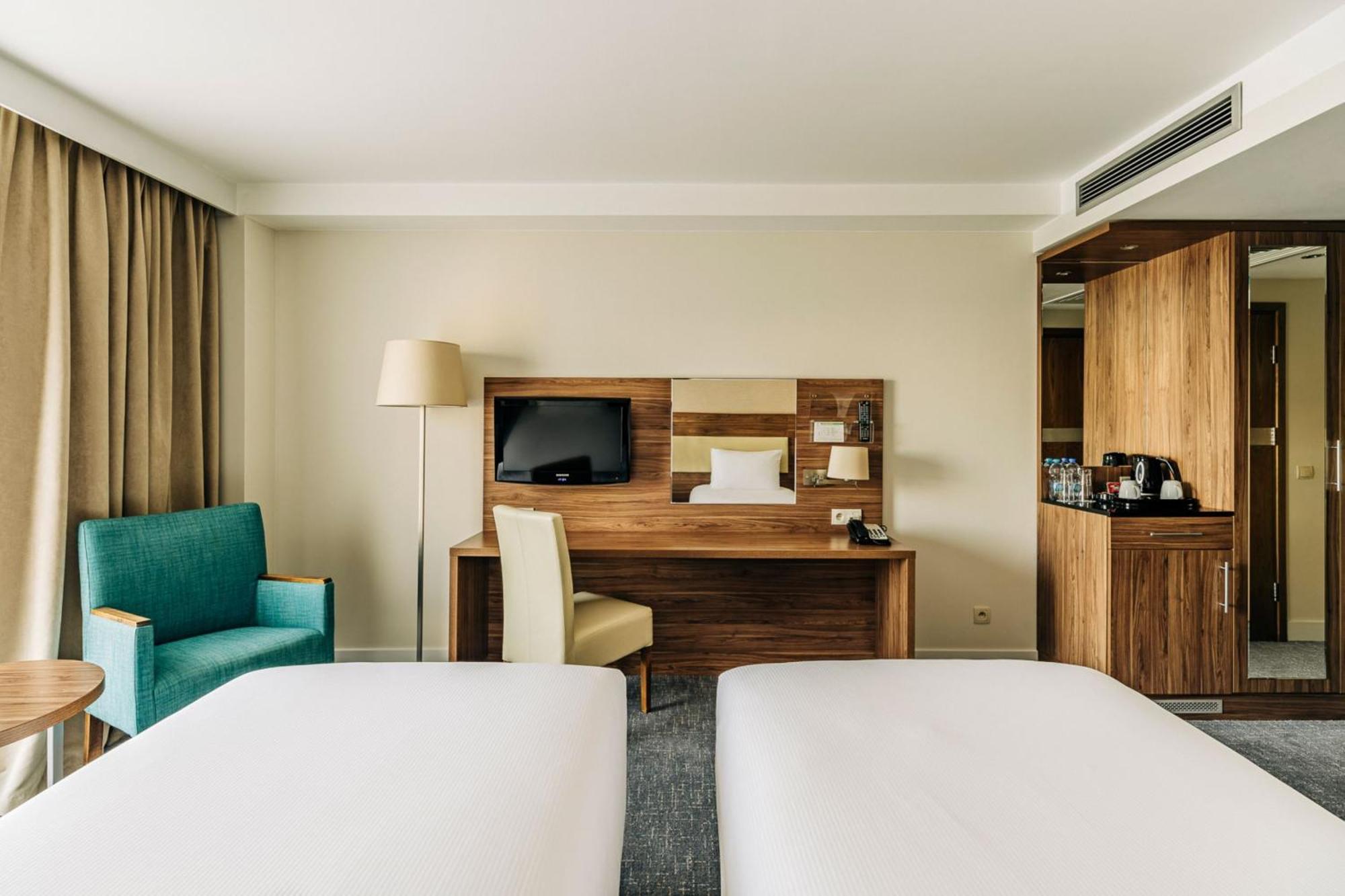 By Ihg